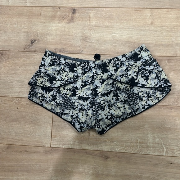 Lululemon Water: Surf Short 
Size 4 
Great condition! - Picture 2 of 5